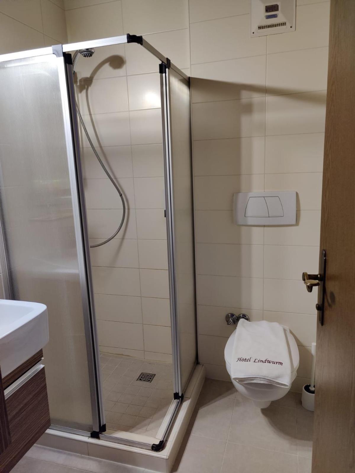 Hotel Lindwurm Бад Гоисерн Экстерьер фото