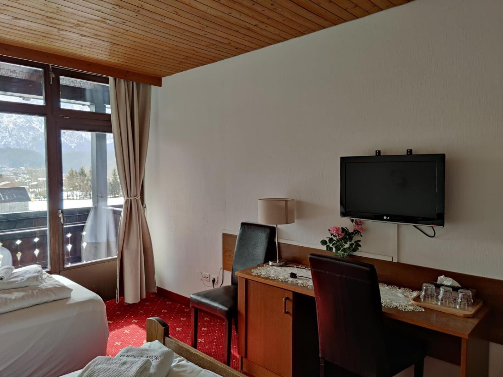 Hotel Lindwurm Бад Гоисерн Экстерьер фото