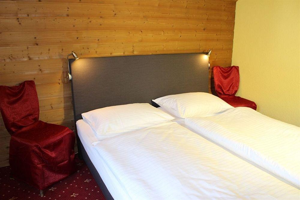 Hotel Lindwurm Бад Гоисерн Экстерьер фото