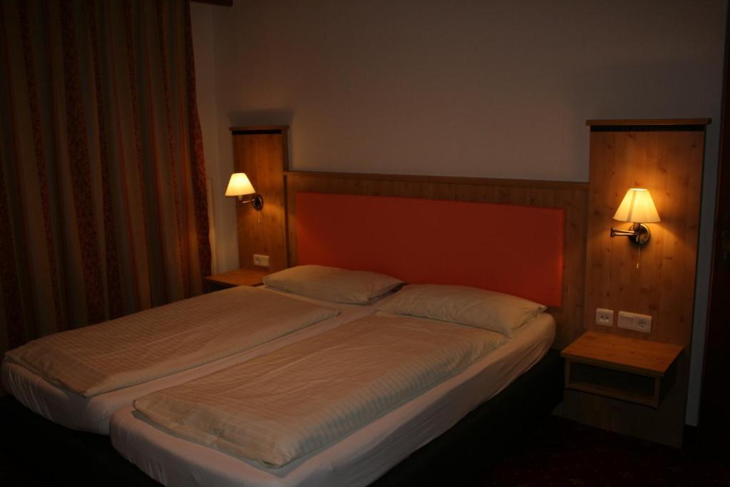 Hotel Lindwurm Бад Гоисерн Номер фото
