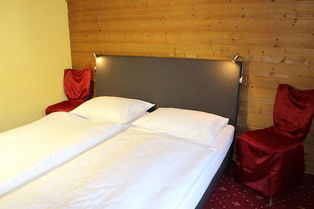 Hotel Lindwurm Бад Гоисерн Экстерьер фото